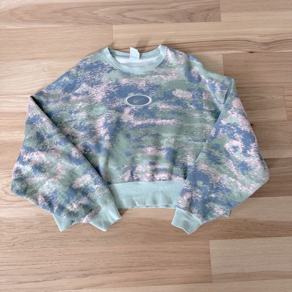 Nike Camouflage oversized Cropped Pullover Sweatshirt size Small - Picture 1 of 8